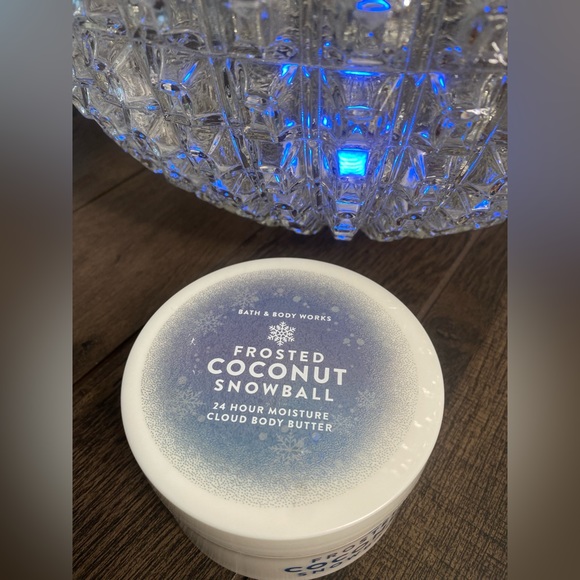 Bath & Body Works Frosted Coconut Snowball Cloud Body Butter - Picture 6 of 10
